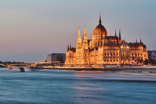 1714380624585007.jpg hungarian-parliament-building-7202373_1280.jpg